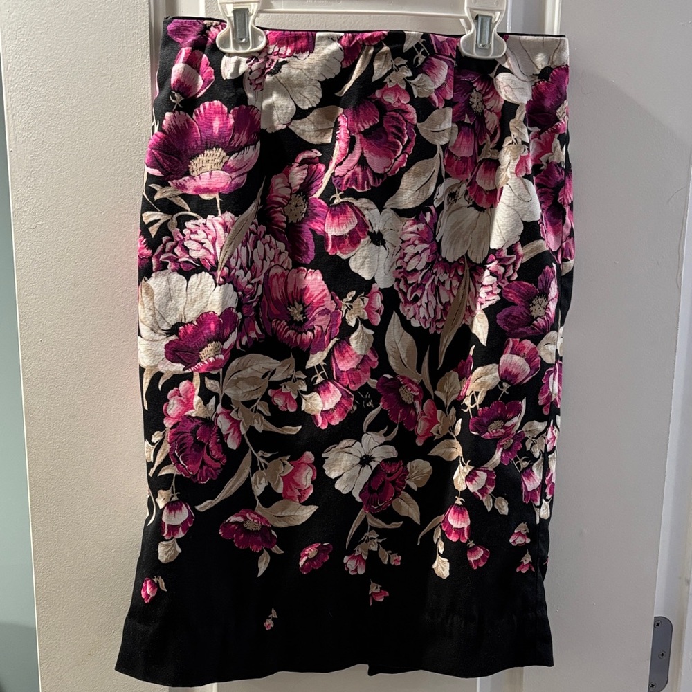 White House Black Market Floral Pencil Skirt
